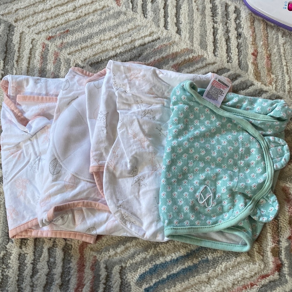 4 Velcro swaddles